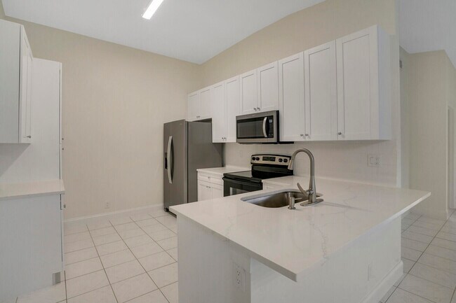 Building Photo - 2506 Maplewood Dr