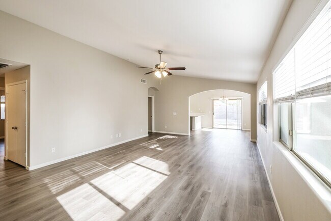 Foto del edificio - 25703 W St Charles Ct