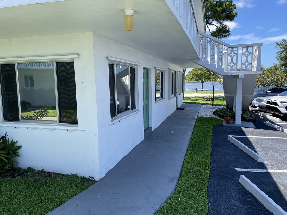Foto principal - 2004 Lake Osborne Dr