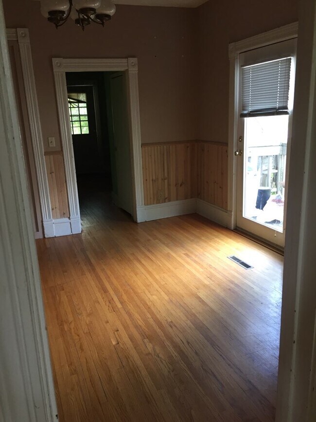 Foto del edificio - 224 W Pleasant St