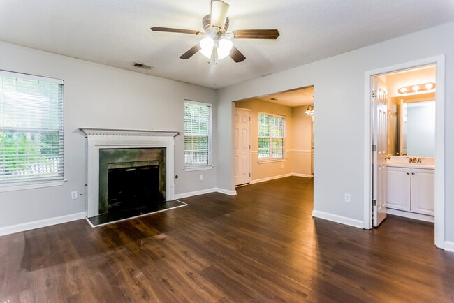 Foto del edificio - 2222 Serenity Dr NW