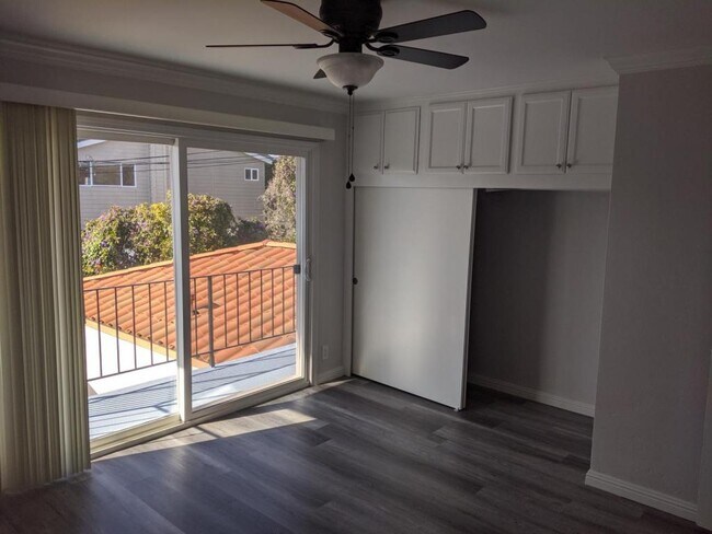 Building Photo - 212 Escalones Unit D