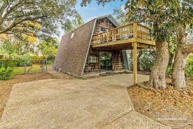 Foto del edificio - 14120 Innerarity Point Rd