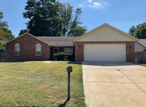 Building Photo - 1829 Spruce Hill Dr