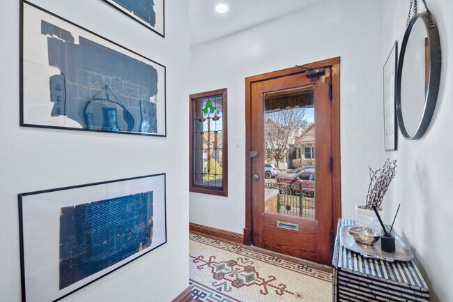 Foto del edificio - 2624 N Albany Ave