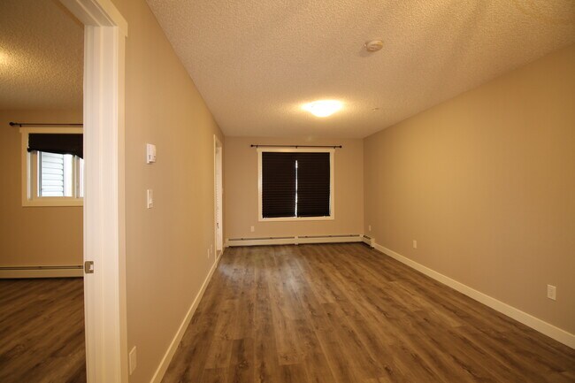 Building Photo - 1506 Tamarack Blvd NW