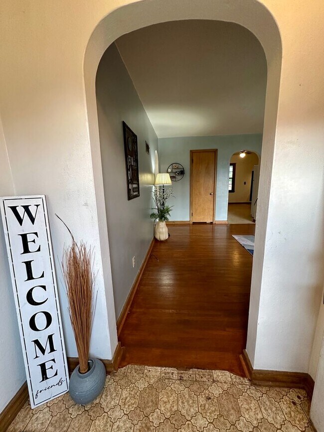 Foto del edificio - 3bed, 1 bath home for rent in Waterloo.
