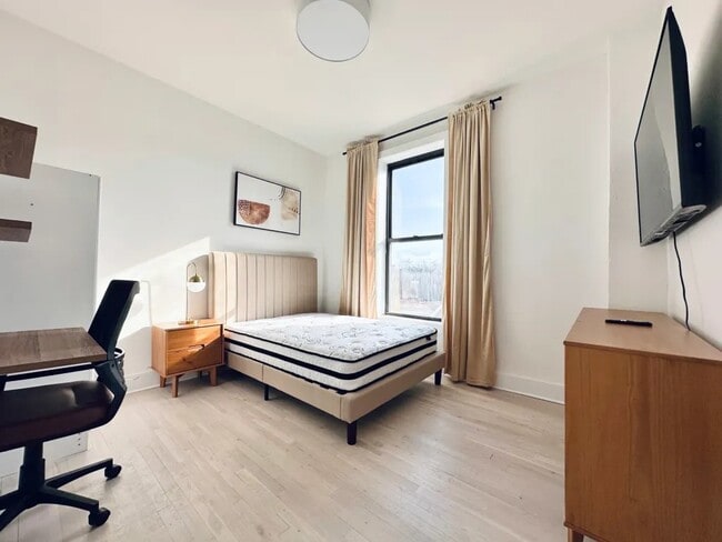 Furnished room/NOT APARTMENT - Furnished room/NOT APARTMENT