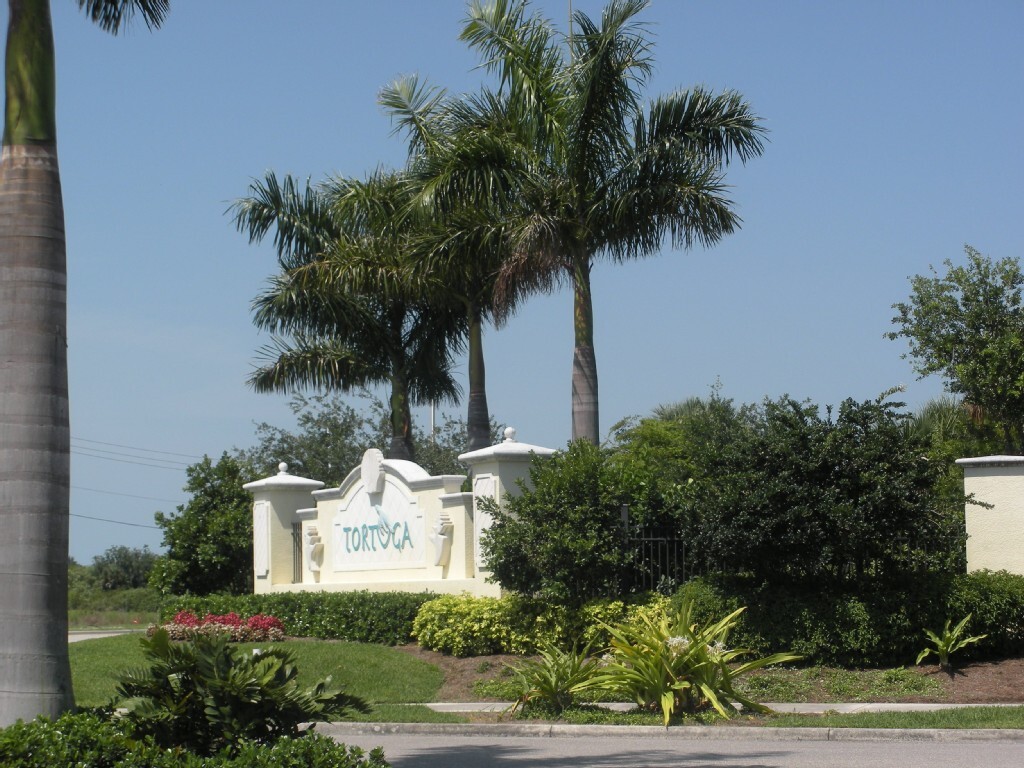 Gated entrance - 15050 Sandpiper Preserve Blvd