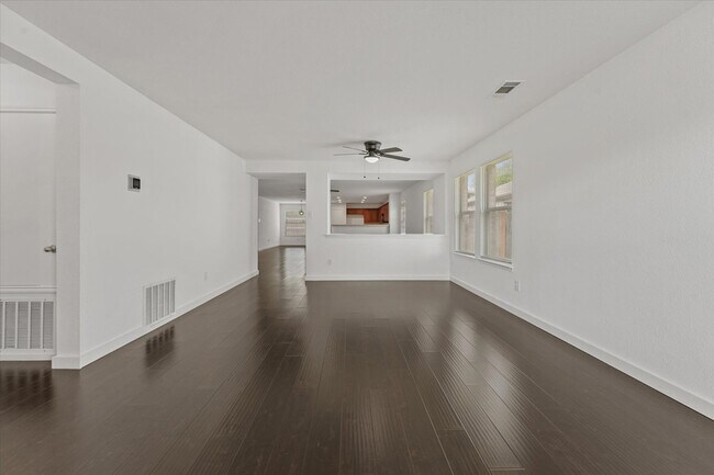 Foto del edificio - 5311 Freestone Dr