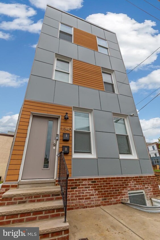 Primary Photo - 1340 N 21st St