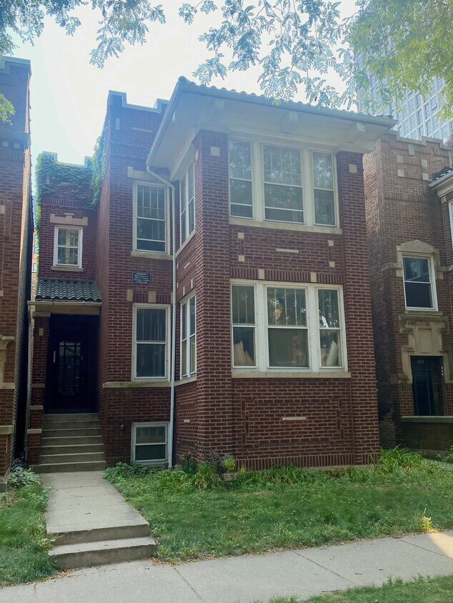 Foto principal - 6423 N Magnolia Ave