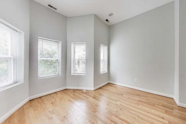 Building Photo - 1327 1st St NW