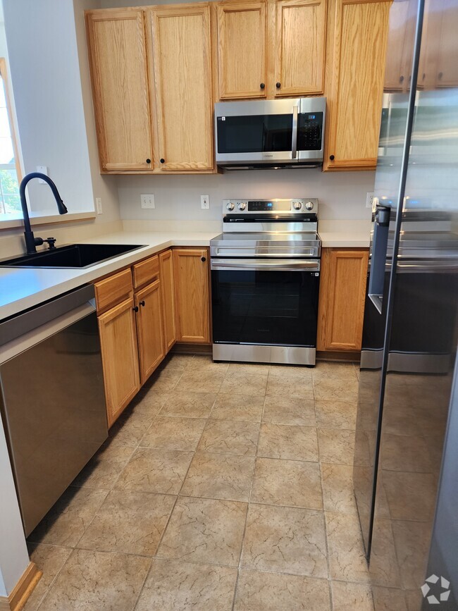 Clover Ridge Village Condominiums Apartments for Rent with Washer & Dryer Chaska, MN 2