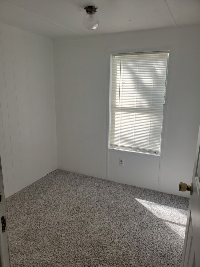 Building Photo - 107 Sante Cir