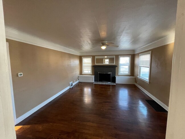 Building Photo - 2bd/1Ba Home by Davis High School!