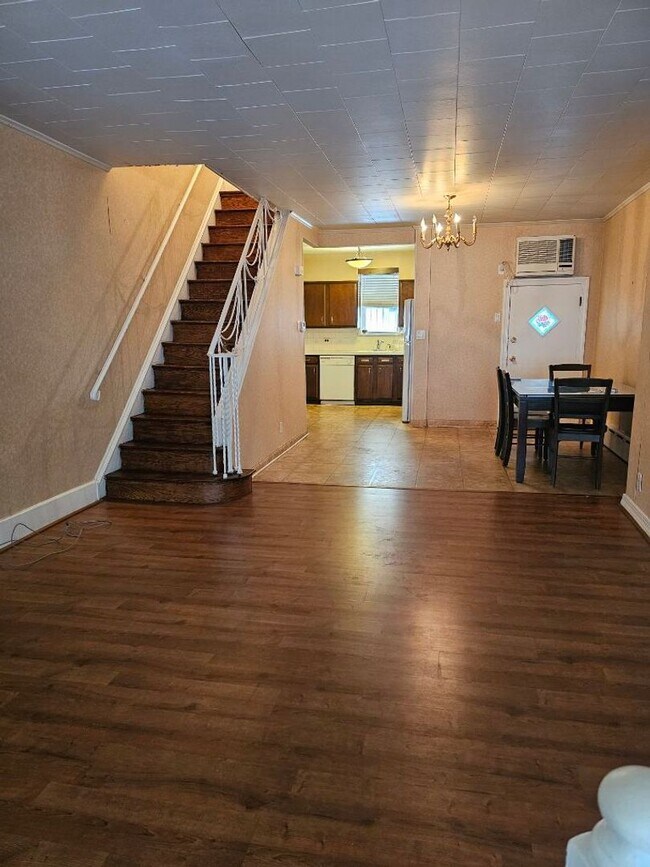 Building Photo - Large Home - South Philadelphia