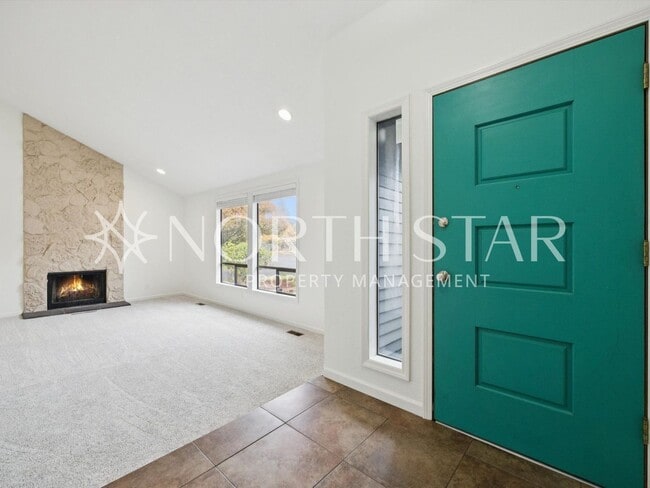 Building Photo - Beautifully Maintained Single-Level Home w...