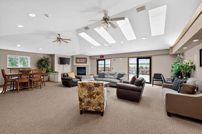 Building Photo - Stone Crest Apartments