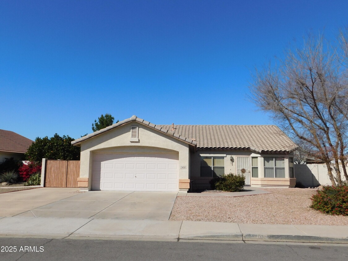 Primary Photo - 2430 E Fairview St
