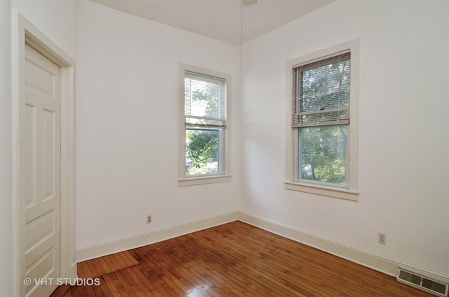 Building Photo - 1411 W Edgewater Ave