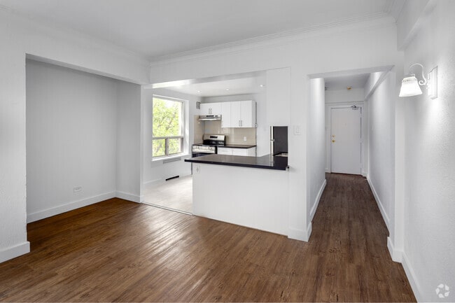 1 BR, 1 BA - 560 SF - 869 Avenue Rd