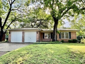 Building Photo - 1510 Westwood Dr