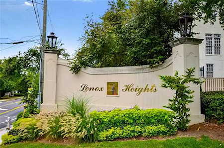 Building Photo - 2104 Pine Heights Dr NE