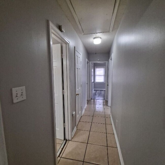 Foto del edificio - 5300 Honeywood Ave