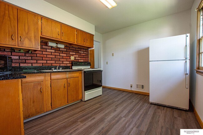 Building Photo - 3328 S 82nd Ave