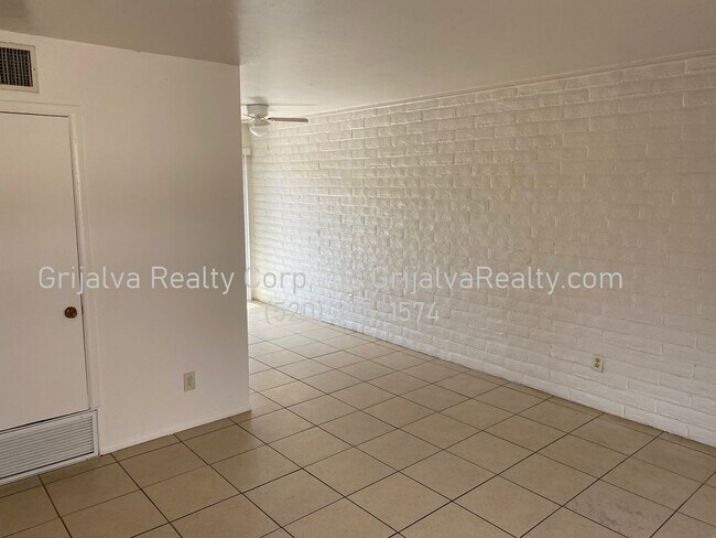 Building Photo - 110elm