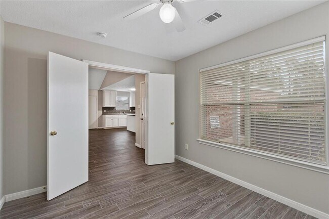 Foto del edificio - 16302 Many Trees Ln