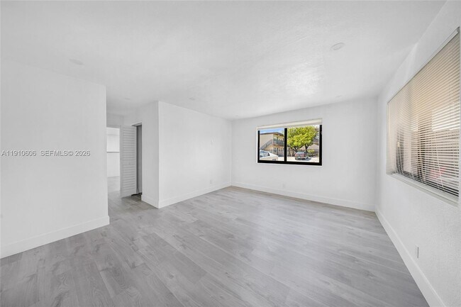 Foto del edificio - 920 NW 8th Ave