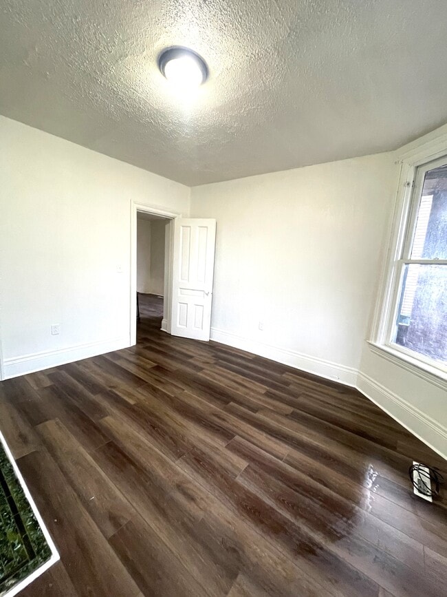 Foto del edificio - 617 E 6th St