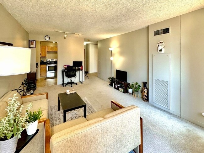 Building Photo - 200 N Dearborn St