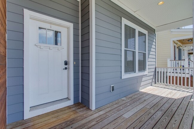 Building Photo - Larger 3 bedroom in The Nations for rent!