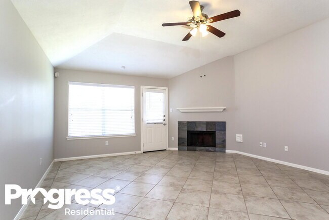 Foto del edificio - 2447 Halstead Dr