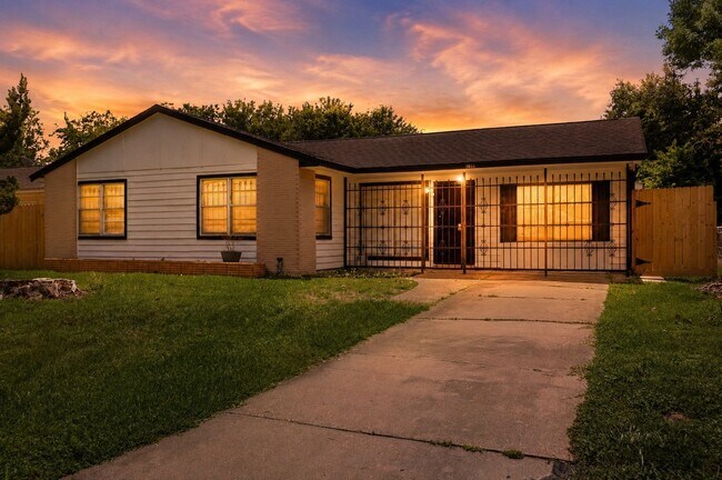Foto del edificio - 5622 Woodgreen St