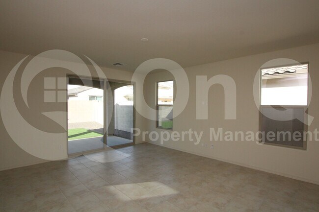 Foto del edificio - 9034 W Luke Ave