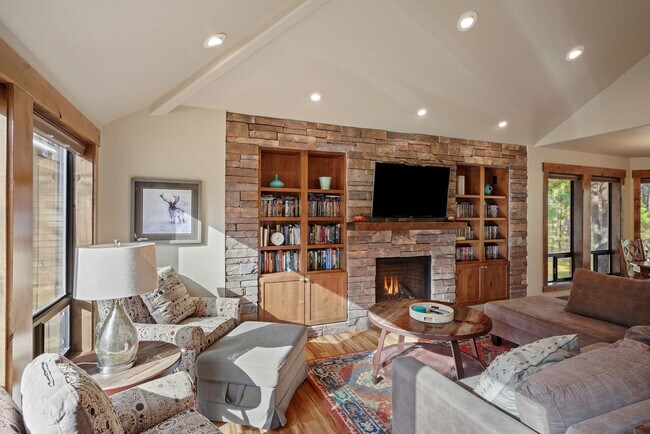 Building Photo - 3 Tumalo Ln