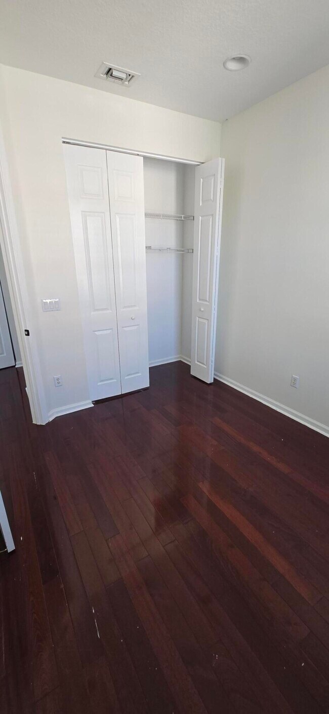 Foto del edificio - 3919 Passion Flower Rd