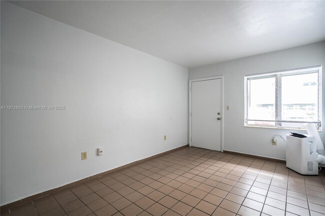Building Photo - 260 Navarre Ave