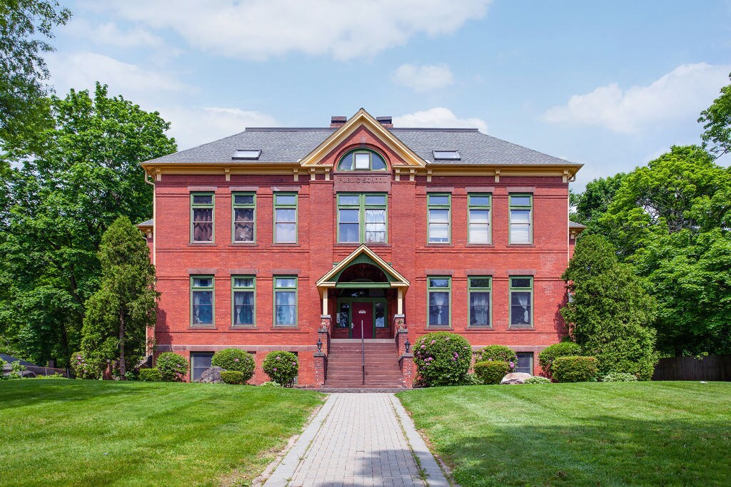 58 Woodley Ct Unit 5, Meriden, CT 06450 Condo for Rent in Meriden, CT