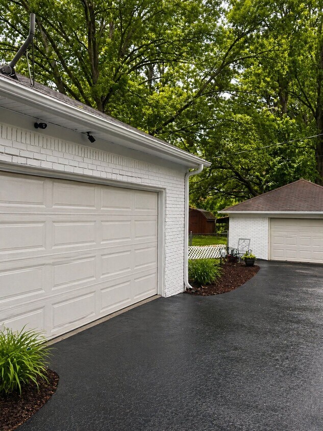 Foto del edificio - 6935 Meadowbrook Ln