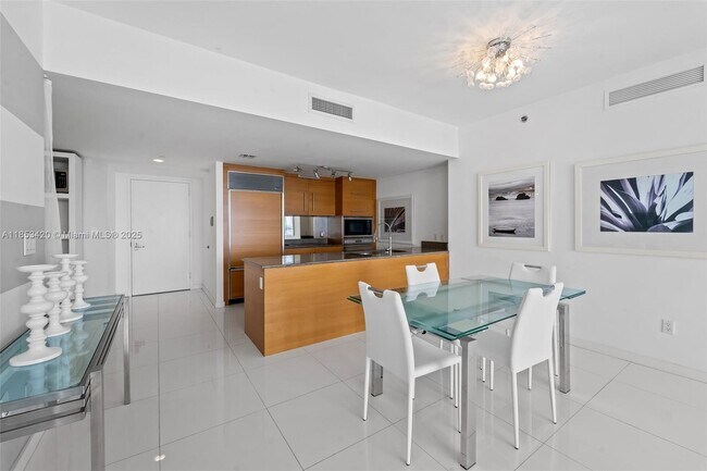 Foto del edificio - 465 Brickell Ave