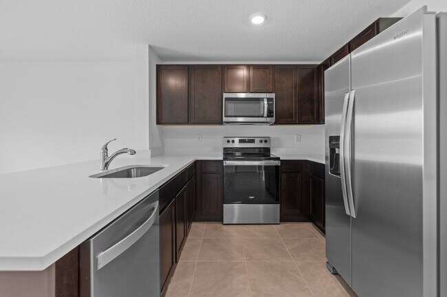 Foto del edificio - "Spacious 3-Bedroom Townhouse in Ocala with 2.5 Baths and 1505 Sq Ft – Your Perfect Rental Retreat!"