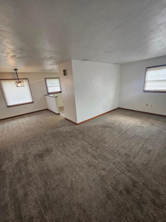 Building Photo - 4521 Northridge St NE