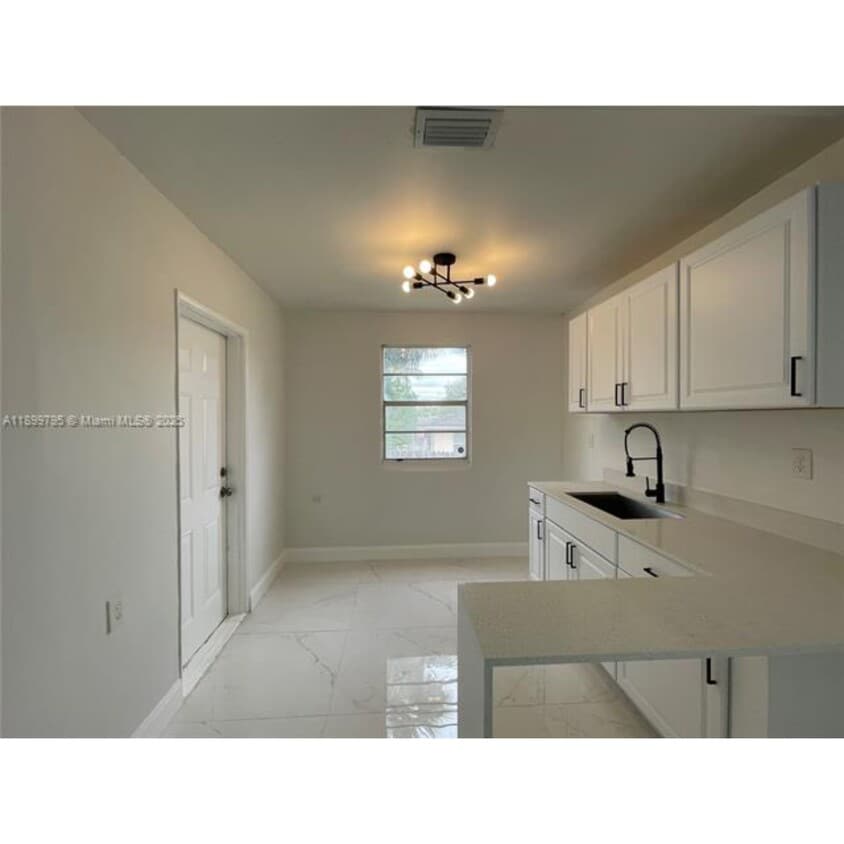 Foto principal - 7631 NW 4th Ave