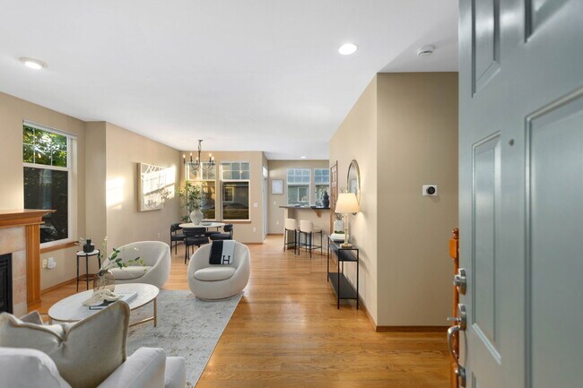 Foto del edificio - Beautiful End-Unit Townhome in Highland Parc | Water & Sewer Included!- AVAILABLE NOW FOR RENT!!