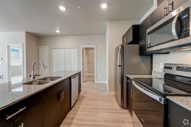 2x2 Kitchen - Lakemont Ridge